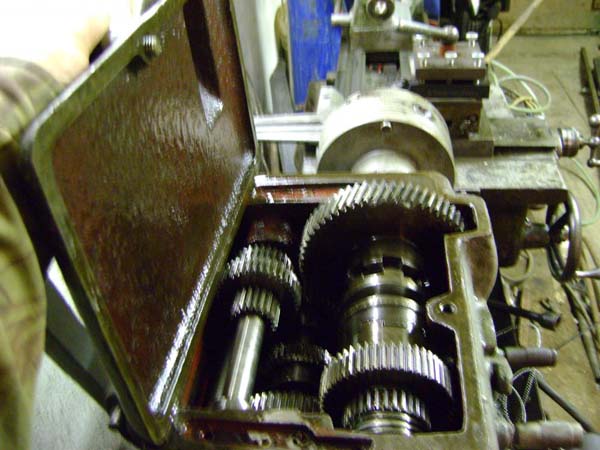 Загальний вигляд токарно-гвинторізного верстата Т-4 Т-4 Загальний вигляд токарно-гвинторізного верстата